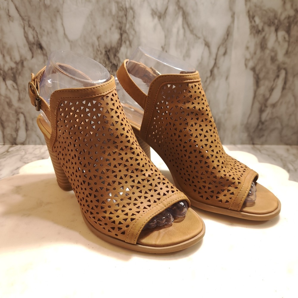 Universal Thread Women's Heels/Pumps 7 1/2 Cut-Out‎ Slingback Open-Toe